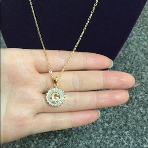New 18K gold “G” CZ diamond chain for women